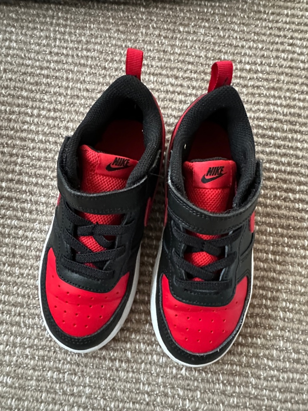 Nike Kids Red and Black Low-Top Sneakers